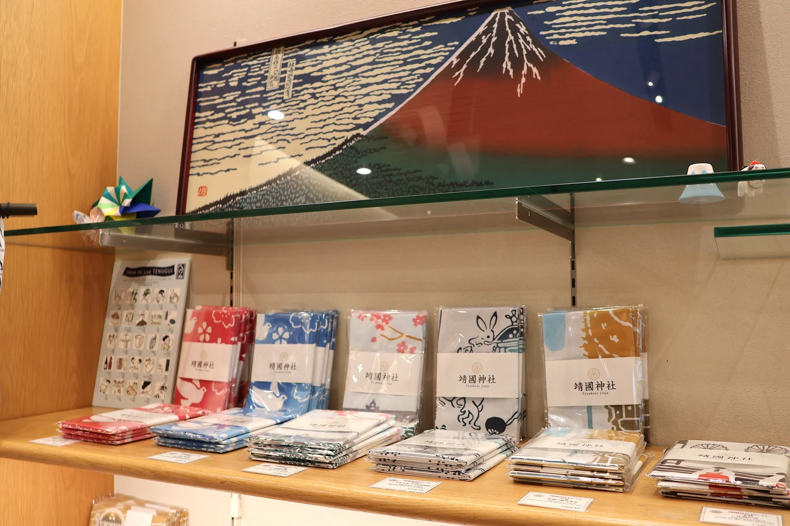 限定の手ぬぐいなど、各種おみやげも販売