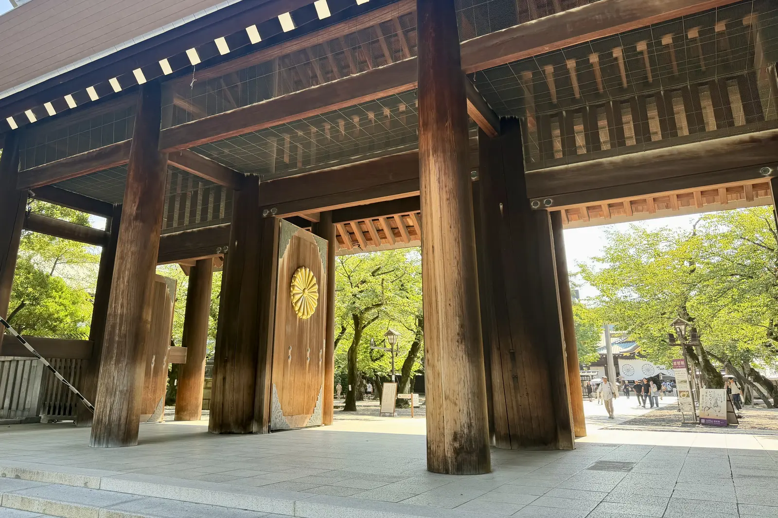 檜造りの神門