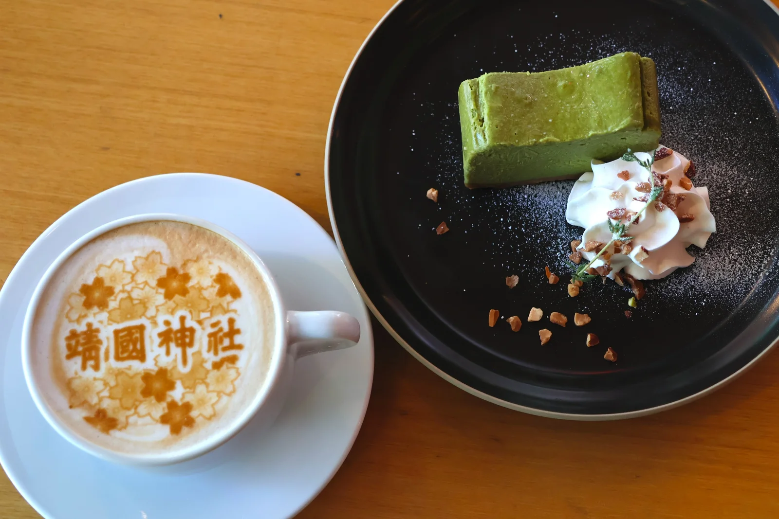 ６種類制覇したくなるピクチャーラテ。ケーキも濃厚でおいしい！